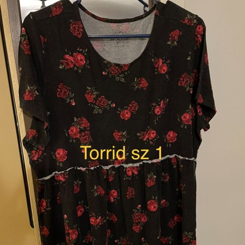Torrid super soft knit floral babydoll top sz1